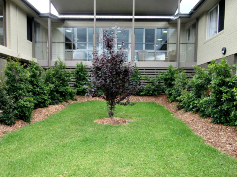 Agris-Hutrof-House-gardens-768x576 | RSL LifeCare - provide care and service to war veterans, retirement villages and accommodation, aged care services and assisted living