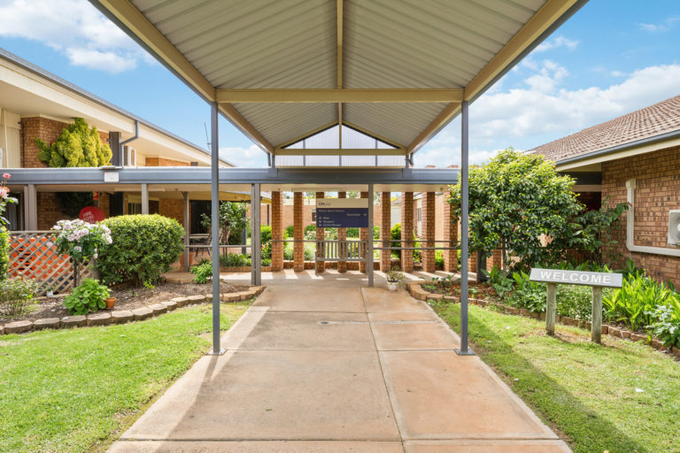Condobolin-Wiliiam-Beech-Gardens-Garden-3-768x512 | RSL LifeCare - provide care and service to war veterans, retirement villages and accommodation, aged care services and assisted living