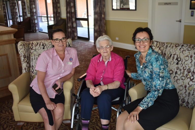 Teloca-House-staff-resident-768x512 | RSL LifeCare - provide care and service to war veterans, retirement villages and accommodation, aged care services and assisted living